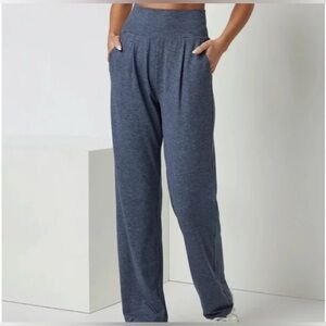 vuori womens luxe at ease straight pant, azure heather size medium